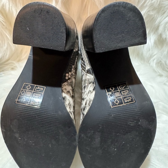 Aldo Snakeskin Pattern Women's Boots - Picture 5 of 9